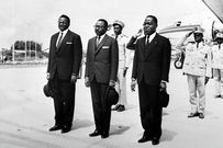 Hamani Diori (à gauche), président du Niger, Maurice Yameogo (au centre) président du Burkina Faso et Felix Houphouet-Boigny, président de la Côte d'Ivoire