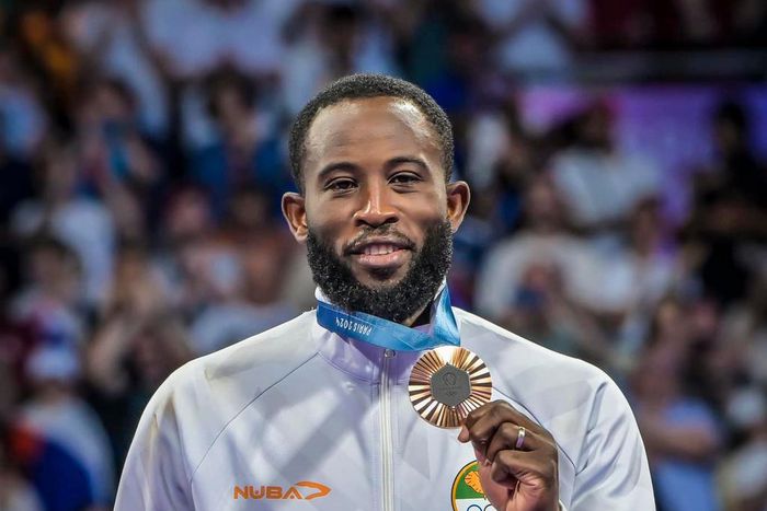 Cheick Cissé remportant la médaille de bronze Taekwondo aux J.O de Paris