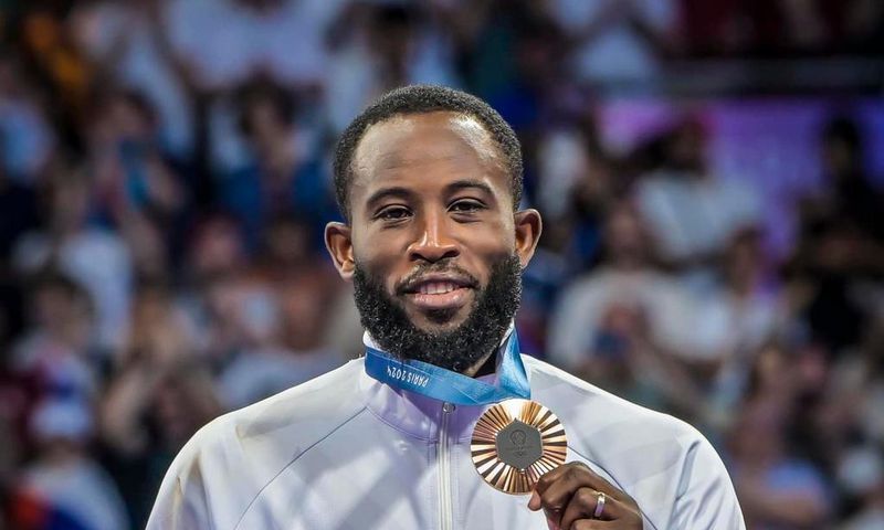 Cheick Cissé remportant la médaille de bronze Taekwondo aux J.O de Paris
