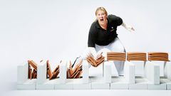 Lisa a battu le record du plus grand nombre de tuiles cassées en une minute [Livre Guinness des records].
