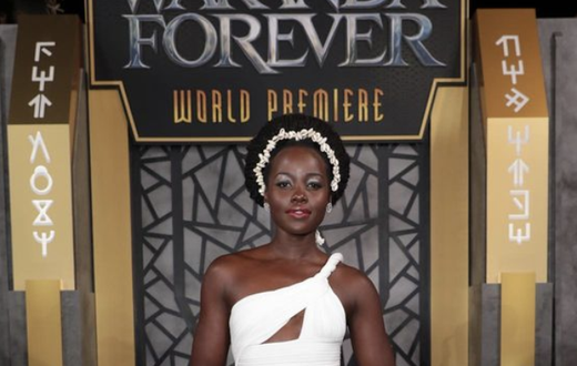 Lupita Nyong'o à l'avant-première de Black Panther : Wakanda Forever