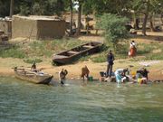 mali-bafoulabe-femmes-au-fleuve-2