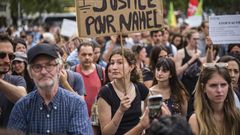 Une pancarte en hommage à Nahel au milieu de la manifestation des Soulèvements de la Terre, à Paris.