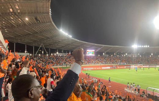 Supporters ivoiriens au stade pour un match de football