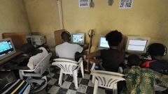 Un cybercafé à Abidjan/ISSOUF SANOGO / AFP