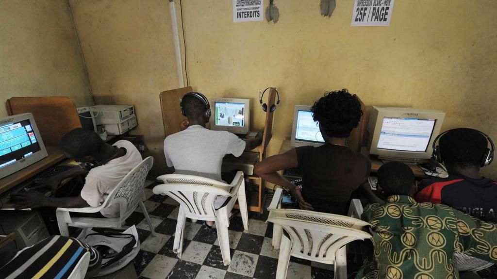 Un cybercafé à Abidjan/ISSOUF SANOGO / AFP
