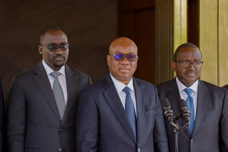 Le président de la FIF et des membres de gouvernement