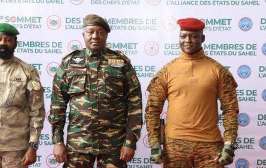 Le général Tiani, le colonel Goïta et le capitaine Traoré de l'AES