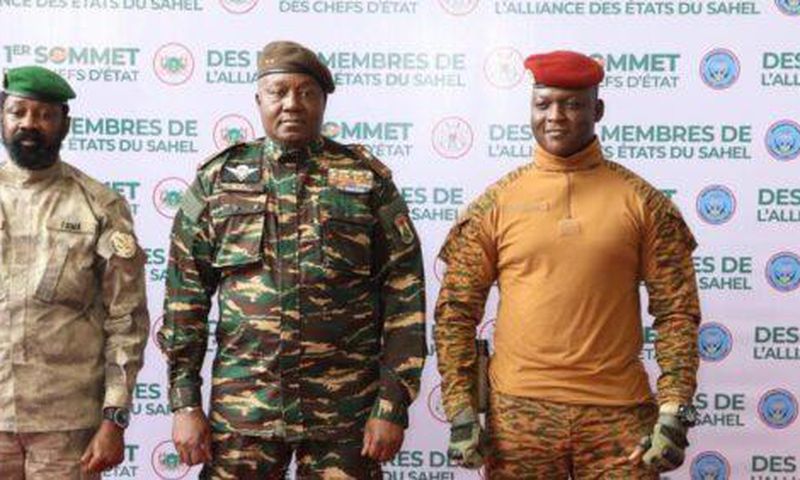 Le général Tiani, le colonel Goïta et le capitaine Traoré de l'AES