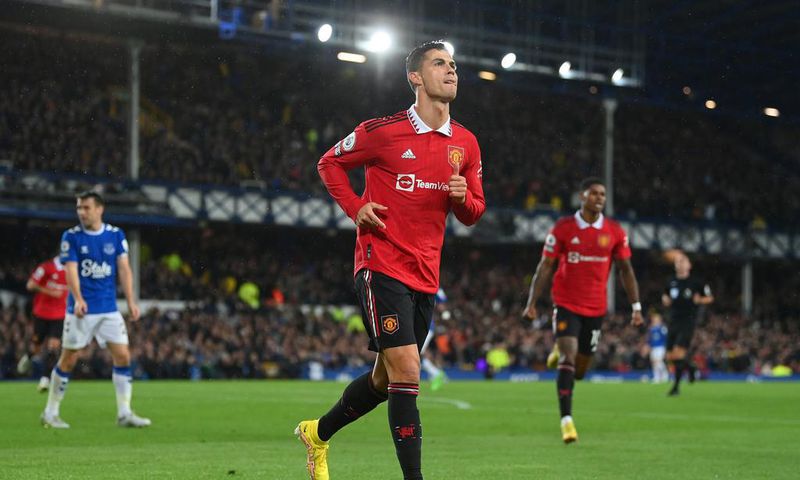 Cristiano Ronaldo gave Manchester United a 2-1 lead in the first half with his 700th club goal of his career