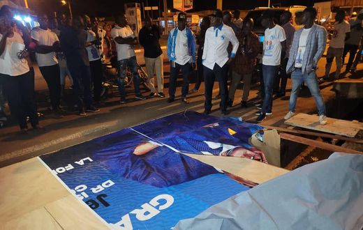 Les affiches vandalisées d' Issa Malick Coulibaly