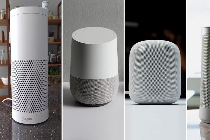 Quatre modèles d'enceintes intelligentes, de gauche à droite : Echo d'Amazon, Google Home de Google, HomePod d'Apple et Invoke de Harman Kardon, alimenté par le logiciel de reconnaissance vocale Cortana de Microsoft. (Reuters/Peter Hobson, Reuters/Beck...