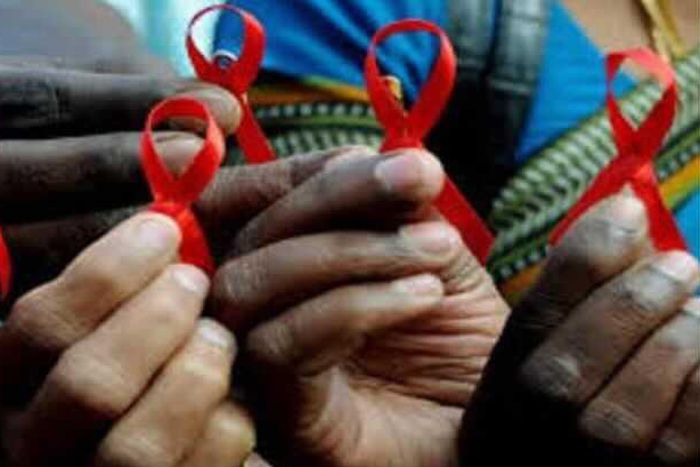 Le ruban rouge : lutte contre le VIH-SIDA