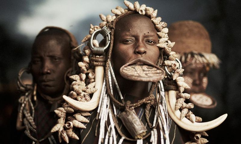 adam-koziol-vernaculaire-Mursi1