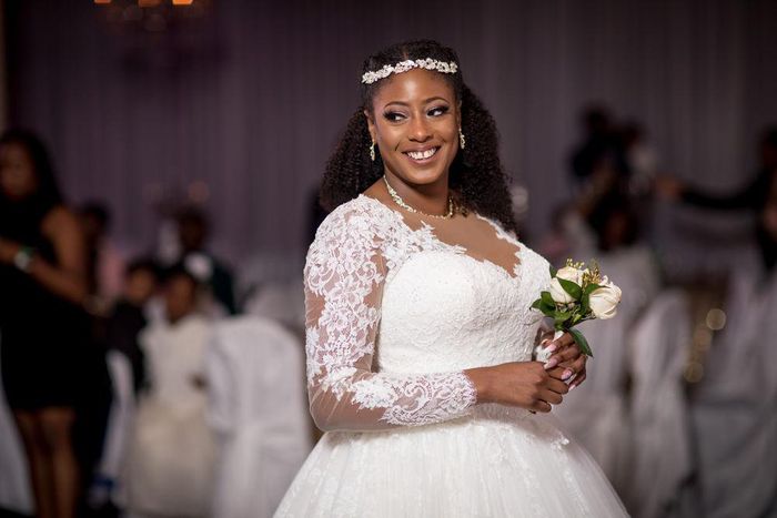 La coutume veut que la mariée lance un bouquet