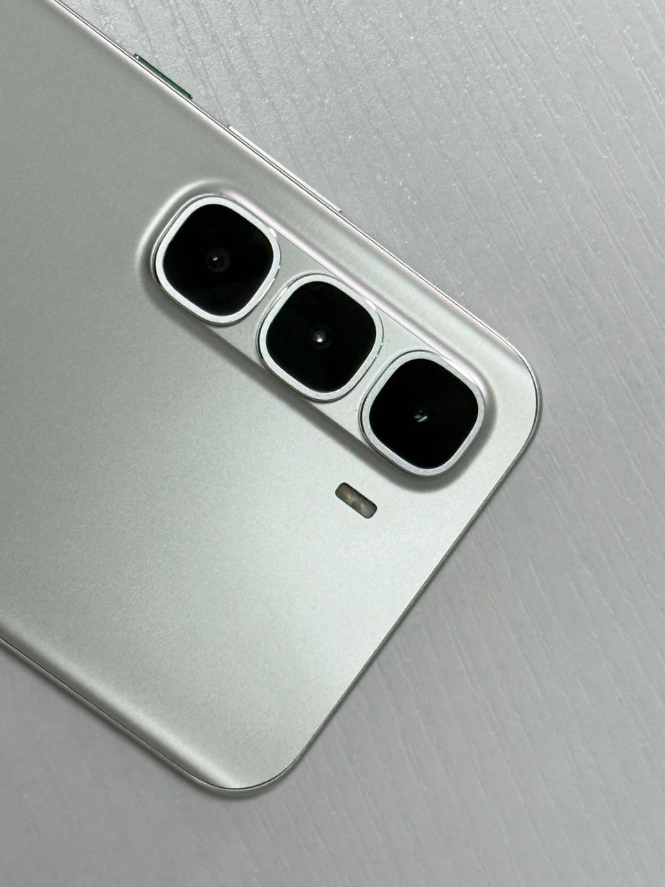 Et si le téléphone le plus interessant de 2025 n'était pas celui que vous croyez ? (HOT 60 PRO+)