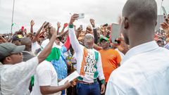 Steve Beko avec des partisans du PPA-CI
