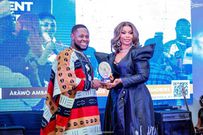 Roseline Layo couronnée Meilleure Artiste Francophone aux Arawò Ambassadeur Awards 2025