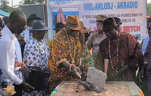 Deux complexes sportifs pour les populations de Akradio et Viel Akloj