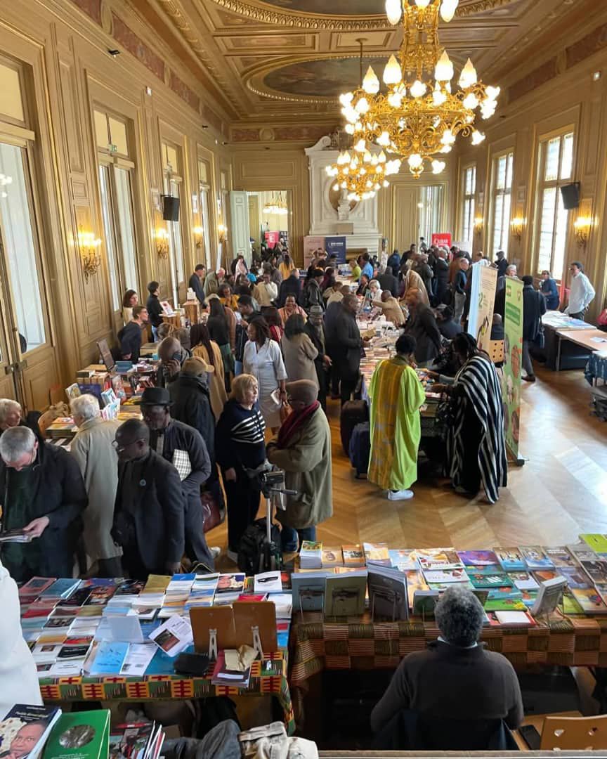LE SALON DU LIVRE AFRICAIN DE PARIS : UN CARREFOUR D'ÉCHANGES ENTRE LES LITTÉRATURES AFRICAINES ET CELLES DU MONDE