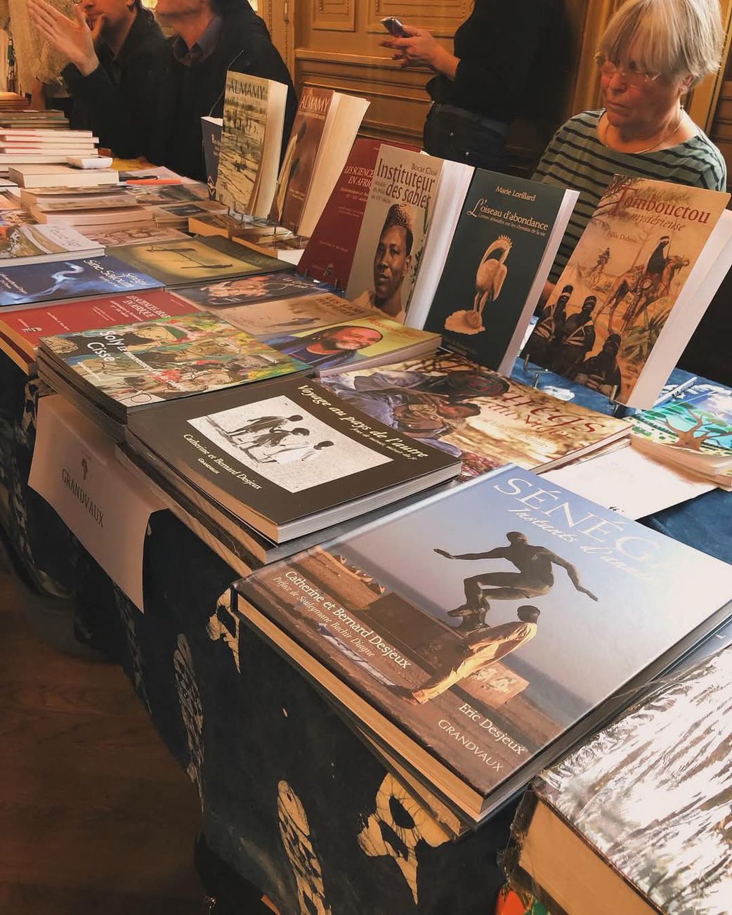 LE SALON DU LIVRE AFRICAIN DE PARIS : UN CARREFOUR D'ÉCHANGES ENTRE LES LITTÉRATURES AFRICAINES ET CELLES DU MONDE