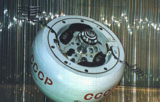 53 ans après son lancement, le satellite soviétique Cosmos 482 va revenir sur Terre/Une réplique de la Venera 4, la première sonde à transmettre des données de l'atmosphère d'une autre planète, semblable au Kosmos 482