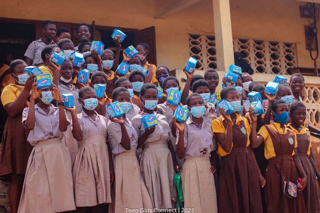 Des serviettes hygiéniques gratuites au Ghana pour les écoliers
