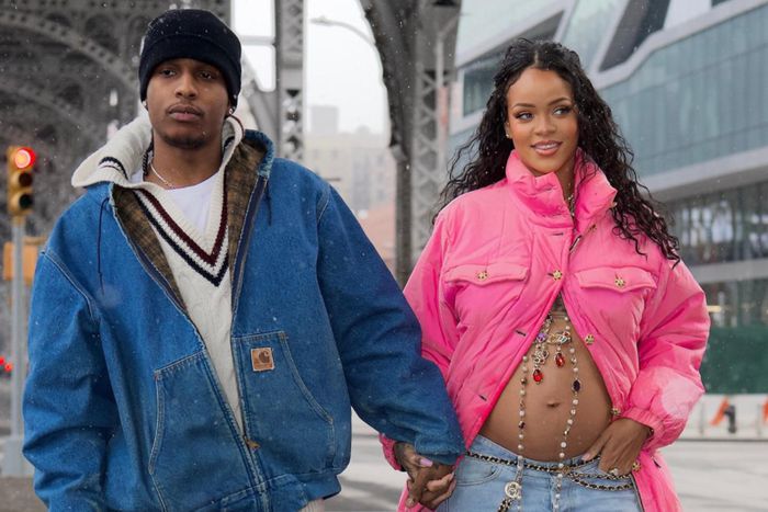 Asap Rocky et Rihanna enceinte dans les rues de Paris
