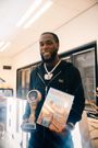 Burna Boy reçoit une plaque spéciale pour avoir rempli le Ziggo Dôme