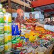 Le premier ministre ivoirien Patrick Achi rend visite dans les marchés