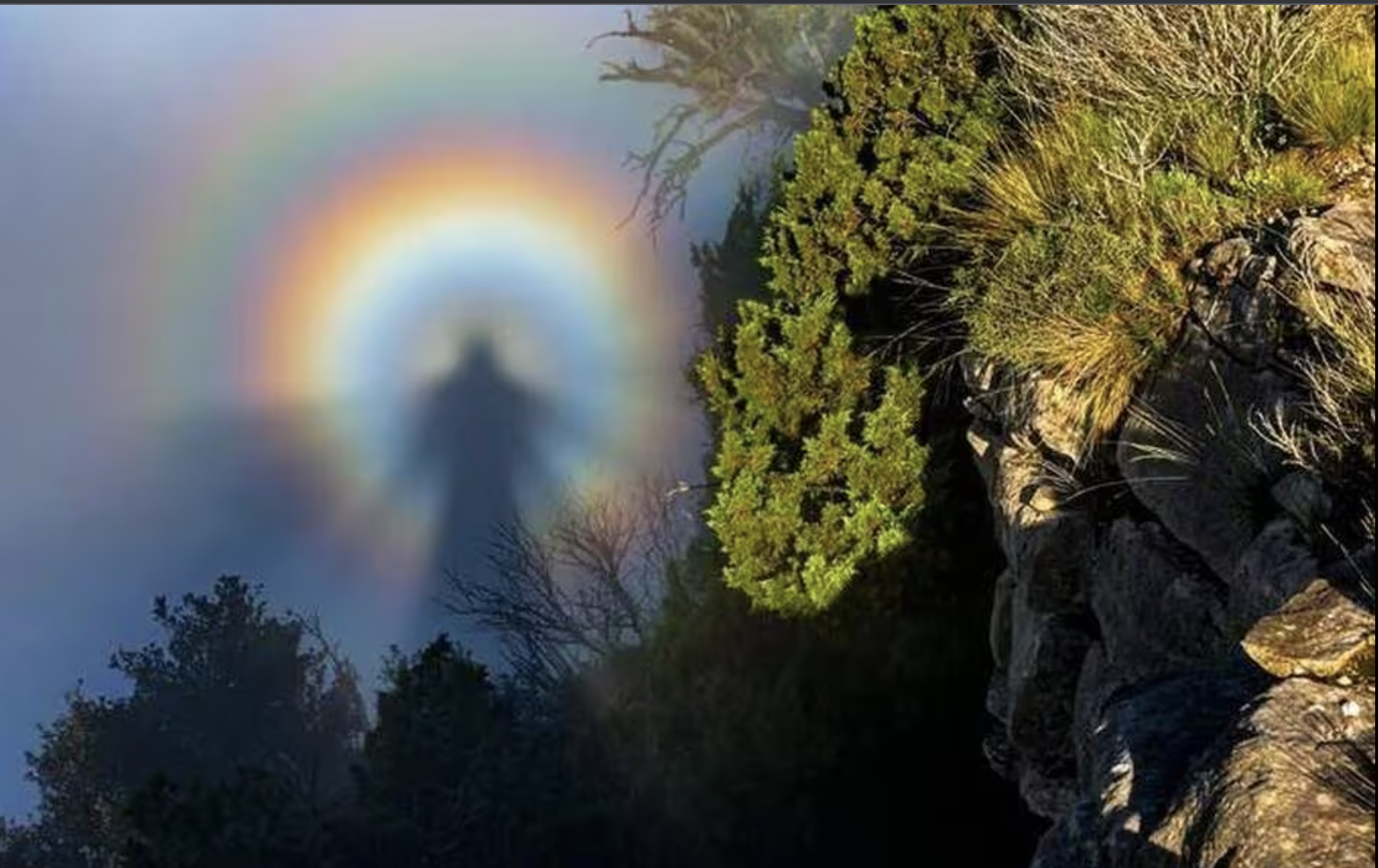Le fantôme sous la falaise