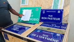 Abidjan en transformation : la pose des plaques de rues et lieux publics est lancée