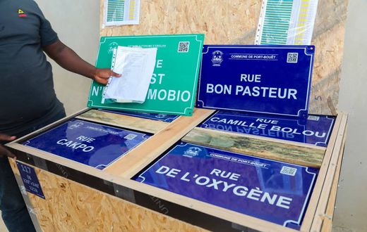 Abidjan en transformation : la pose des plaques de rues et lieux publics est lancée