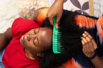 LE STRESS FAIT CHUTER VOS CHEVEUX : VOICI POURQUOI VOUS DEVEZ RÉAGIR