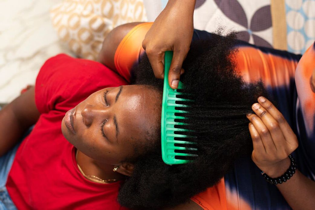 LE STRESS FAIT CHUTER VOS CHEVEUX : VOICI POURQUOI VOUS DEVEZ RÉAGIR