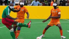 L'équipe de football des non voyants de Côte d'Ivoire lors d'un match