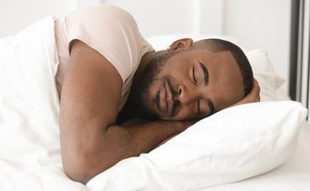 5 ASTUCES EFFICACES POUR MIEUX DORMIR ET ÉVITER LES NUITS BLANCHES