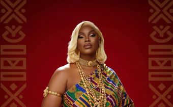 La chanteuse Roselyne Layo en Tenue Akan générée par l'IA