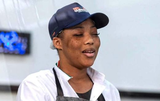 Zeinab Bancé met fin au marathon culinaire du record Guinness après 131 heures et 30 minutes