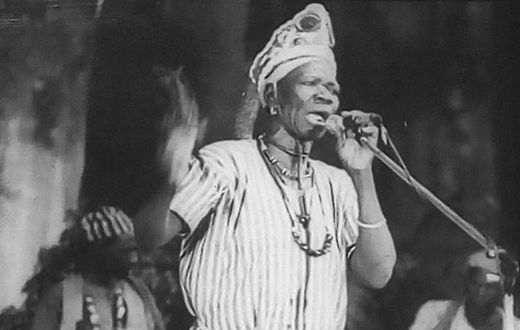 Zélé de Papara lors d'une de ses performances au palais des congrès de l'hôtel Ivoire d'Abidjan, 1989.