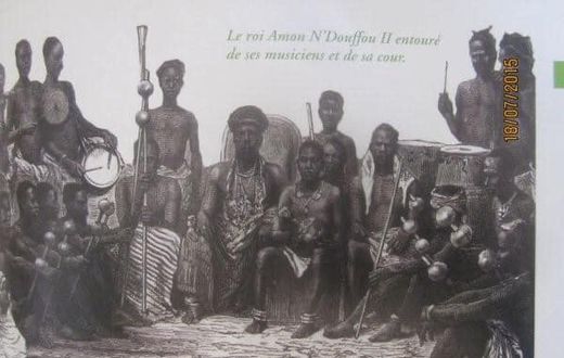 Retro : Quand les Agnis se sont exilés au Ghana pour fuir Houphouët Boigny/Le roi Amon N'Douffou  III et sa cour