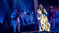 Tiken Jah est le premier ivoirien à participer au 'Grand Choral' et fait une prestation magnifique