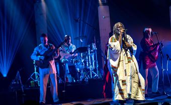 Tiken Jah est le premier ivoirien à participer au 'Grand Choral' et fait une prestation magnifique