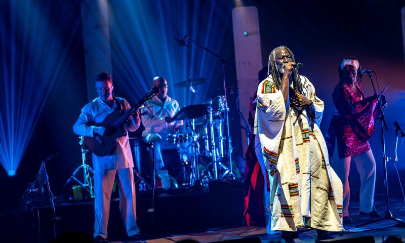 Tiken Jah est le premier ivoirien à participer au 'Grand Choral' et fait une prestation magnifique