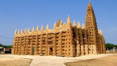 L’architecture religieuse en Côte d’Ivoire : Vers une réappropriation de l’espace sacré/Mosquée de Kong/Réseau Ivoire