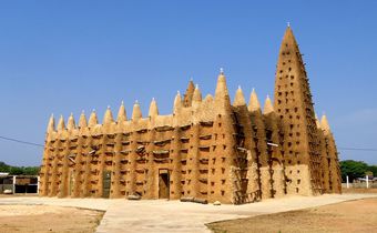 L’architecture religieuse en Côte d’Ivoire : Vers une réappropriation de l’espace sacré/Mosquée de Kong/Réseau Ivoire