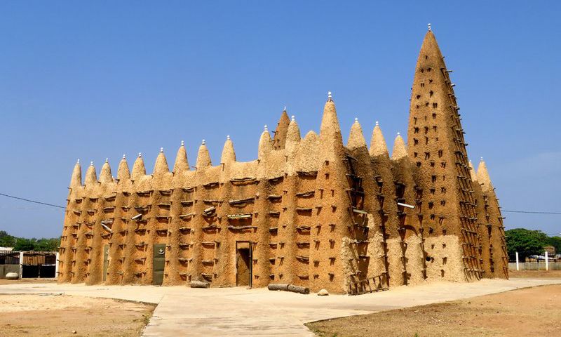 L’architecture religieuse en Côte d’Ivoire : Vers une réappropriation de l’espace sacré/Mosquée de Kong/Réseau Ivoire