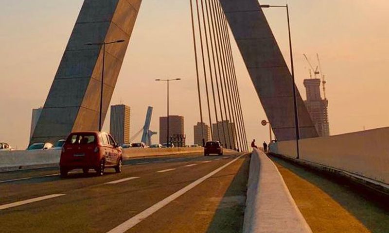 Les constructions des bâtiments résidentiels en Côte d'Ivoire après l'indépendance (1960)/Le pont Alassane Ouattara