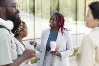 L'art du "Networking" dans les afterworks d'Abidjan : comment ne pas rester seul dans son coin