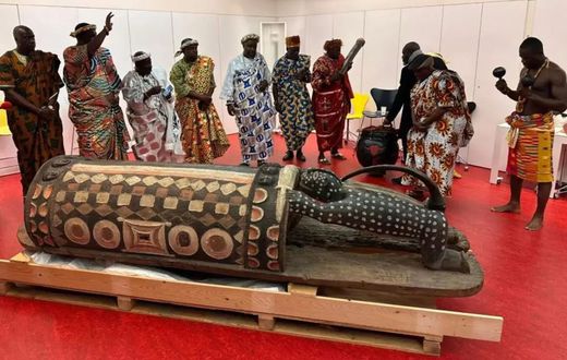La loi pour la restitution du Djidji Ayokwe à la Côte d'Ivoire à été votée en France